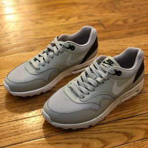 Nike - Air Max Sneaker - Size 7